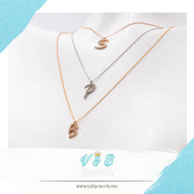 Cargar imagen en el visor de la galería, Gargantilla Dijes Iniciales con Diamante