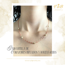 Cargar imagen en el visor de la galería, Gargantilla Corazones Inflados y Bolitas Rojas
