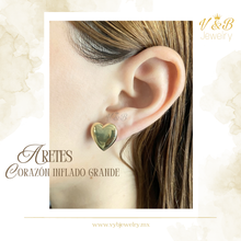 Cargar imagen en el visor de la galería, Aretes Corazón Inflado Grande
