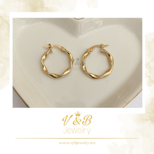 Cargar imagen en el visor de la galería, Arracadas Circulares Torcidas -Oro Amarillo
