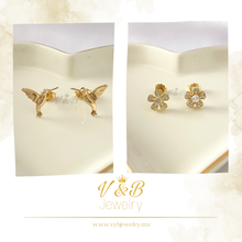 Cargar imagen en el visor de la galería, Aretes Colibrí y flor
