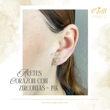Cargar imagen en el visor de la galería, Aretes Corazón con Zirconias - 14K
