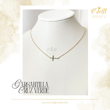 Cargar imagen en el visor de la galería, Gargantilla Cruz Con Esmeraldas - 14K

