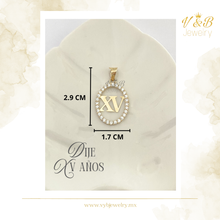 Cargar imagen en el visor de la galería, Dije XV con Zirconias
