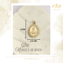 Cargar imagen en el visor de la galería, Dije Medalla Jesús
