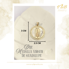 Cargar imagen en el visor de la galería, Dije Medalla Virgen con Madre Perla
