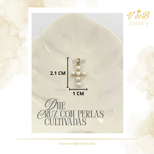 Cargar imagen en el visor de la galería, Dije Cruz con Perlas Cultivadas
