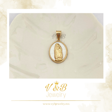 Cargar imagen en el visor de la galería, Dije Medalla Virgen Madre Perla (Ovalada)
