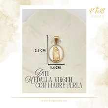 Cargar imagen en el visor de la galería, Dije Medalla Virgen Madre Perla (Ovalada)
