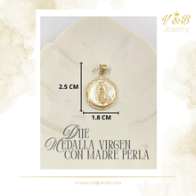Cargar imagen en el visor de la galería, Dije Medalla Virgen Madre Perla
