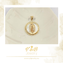 Cargar imagen en el visor de la galería, Dije Medalla Virgen Madre Perla

