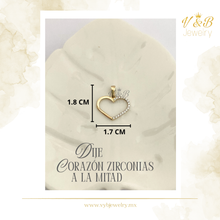 Cargar imagen en el visor de la galería, Dije Corazón Zirconias a la mitad
