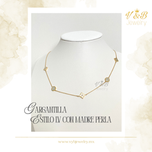 Cargar imagen en el visor de la galería, Gargantilla Estilo LV con Madre Perla
