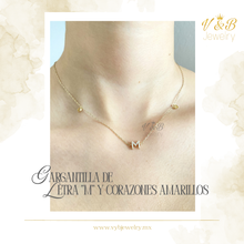 Cargar imagen en el visor de la galería, Gargantilla Letra "M" Corazones Amarillos
