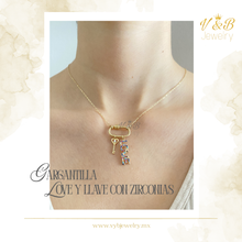 Cargar imagen en el visor de la galería, Gargantilla Love y Llave
